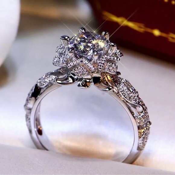 Gorgeous 925Silver Ring Cubic Zirconia WeddingRing - Picture 3 of 4